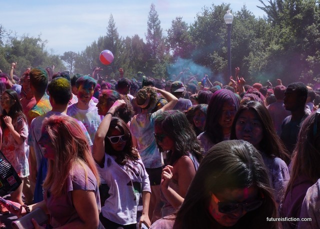 crowd dancing at UC Berkley Holi festival